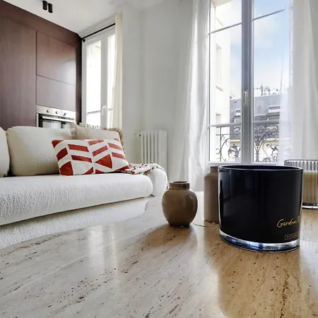 Vincennes Luxury Flat L005