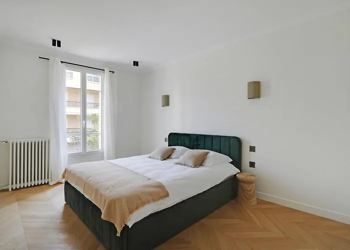 Vincennes Luxury Flat L005 *