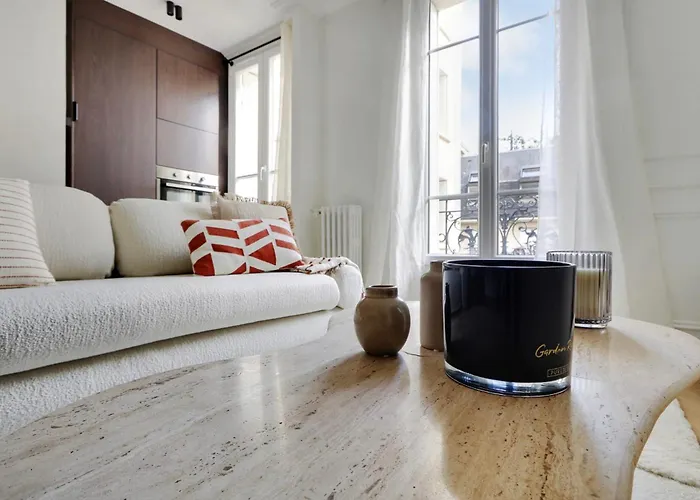 Vincennes Luxury Flat L005