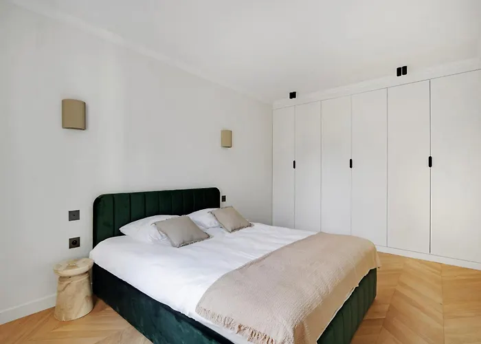 Vincennes Luxury Flat L005 *